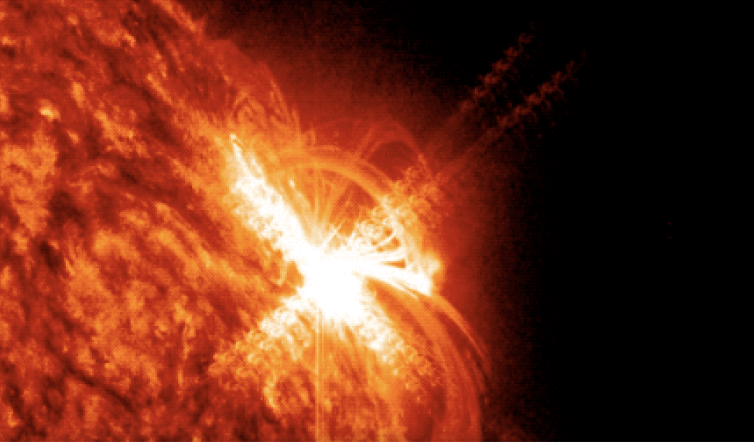 Sun unleashes powerful X2-class flare (video)