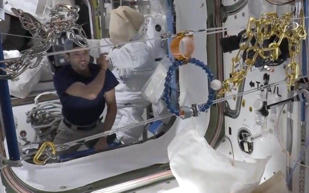 Watch astronauts play new ‘Space Dart’ game on the ISS (video)