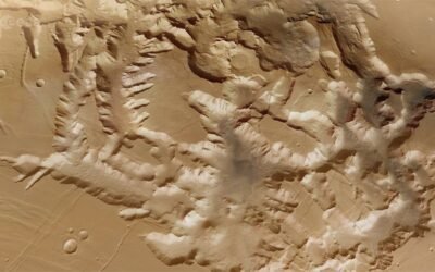 Explore a mysterious, crinkly Mars valley in this flyover video