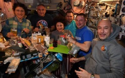 The Thanksgiving menu in space this year sounds *delicious*
