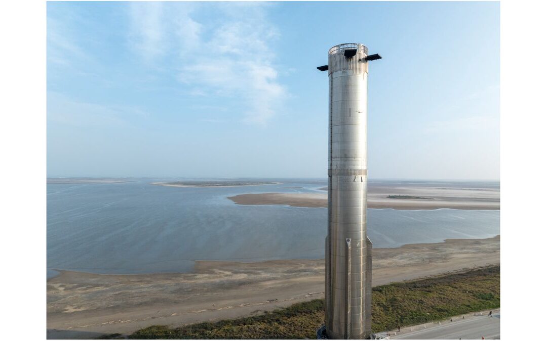 SpaceX rolls giant Starship rocket to launch pad ahead of 3rd test flight (photos)