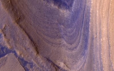 Curiosity Rover is Climbing Through Dramatic Striped Terrain on Mars