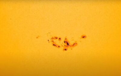 Watch monster sunspot grow to be 15 times wider than Earth (video)